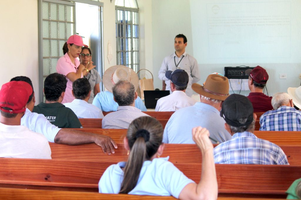 Serviço de Inspeção Municipal SIM-CIDES e Secretaria de Agricultura se reúnem com Produtores Rurais do Município de Araporã-MG
